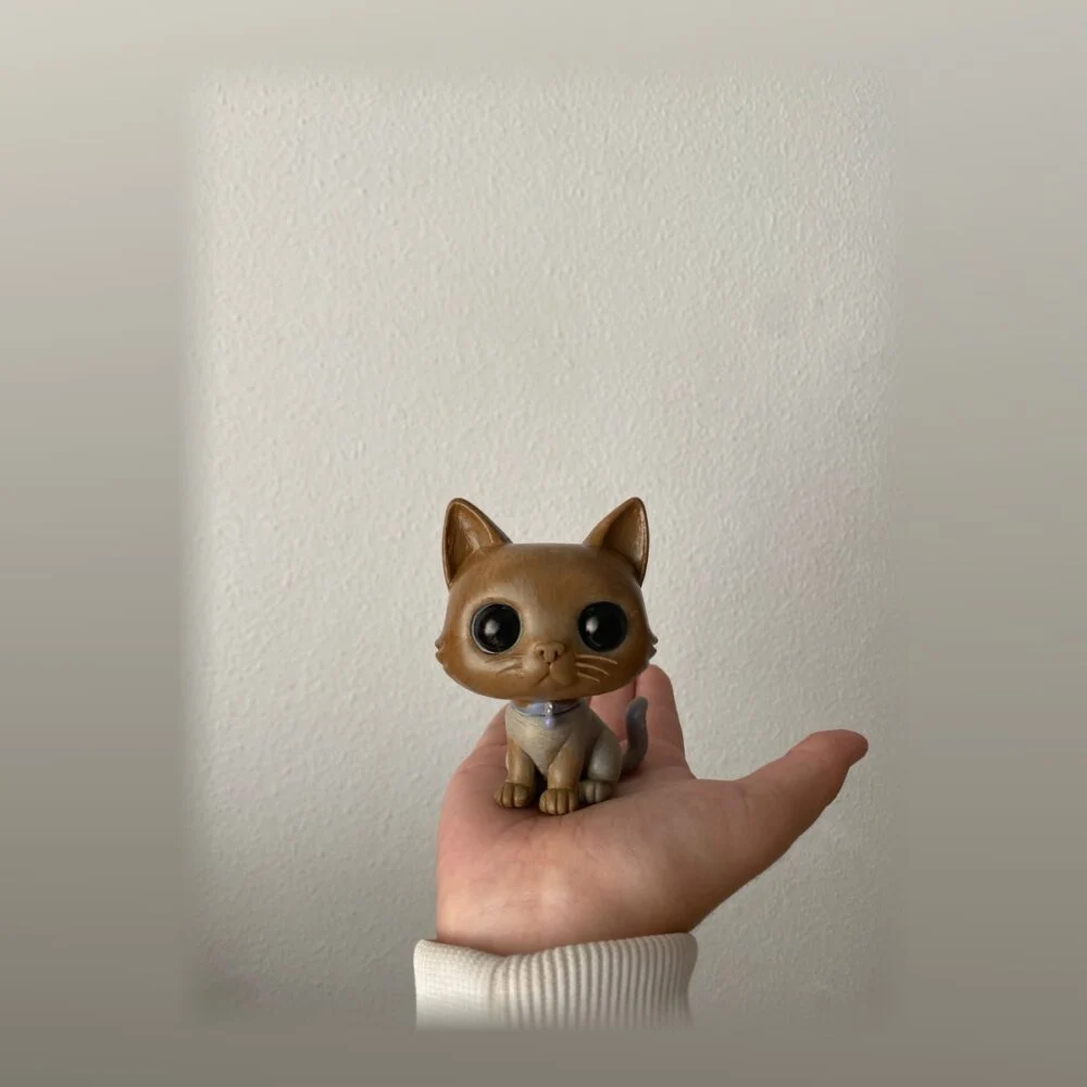 Figura de un gato, pintada a mano